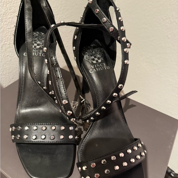 Heels - Picture 4 of 6